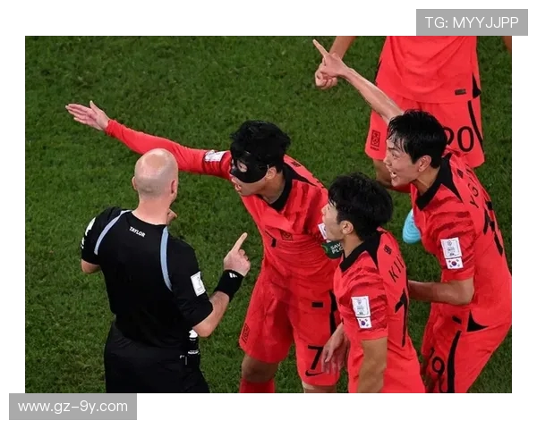 红牛花式足球赛中裁判发红牌事件引发热议 球员与规则的较量